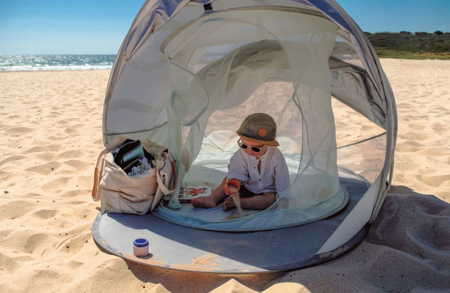 Tente de plage pour bébé : l'accessoire indispensable pour des vacances sereines