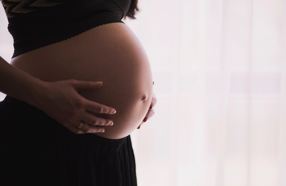 Ostéopathie femmes enceintes, jeunes mamans et bébés.
