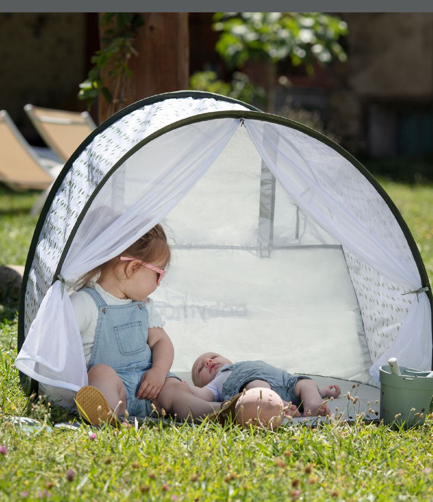 Tente Anti-UV Haute Protection 50 Marinière bleu de Babymoov avec sa housse et accessoires - Équipement bébé Tente Anti-UV Haute Protection 50 Marinière bleu de Babymoov avec sa housse et accessoires - Équipement bébé